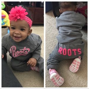 Roots Infant gray pantsuit with pink wording